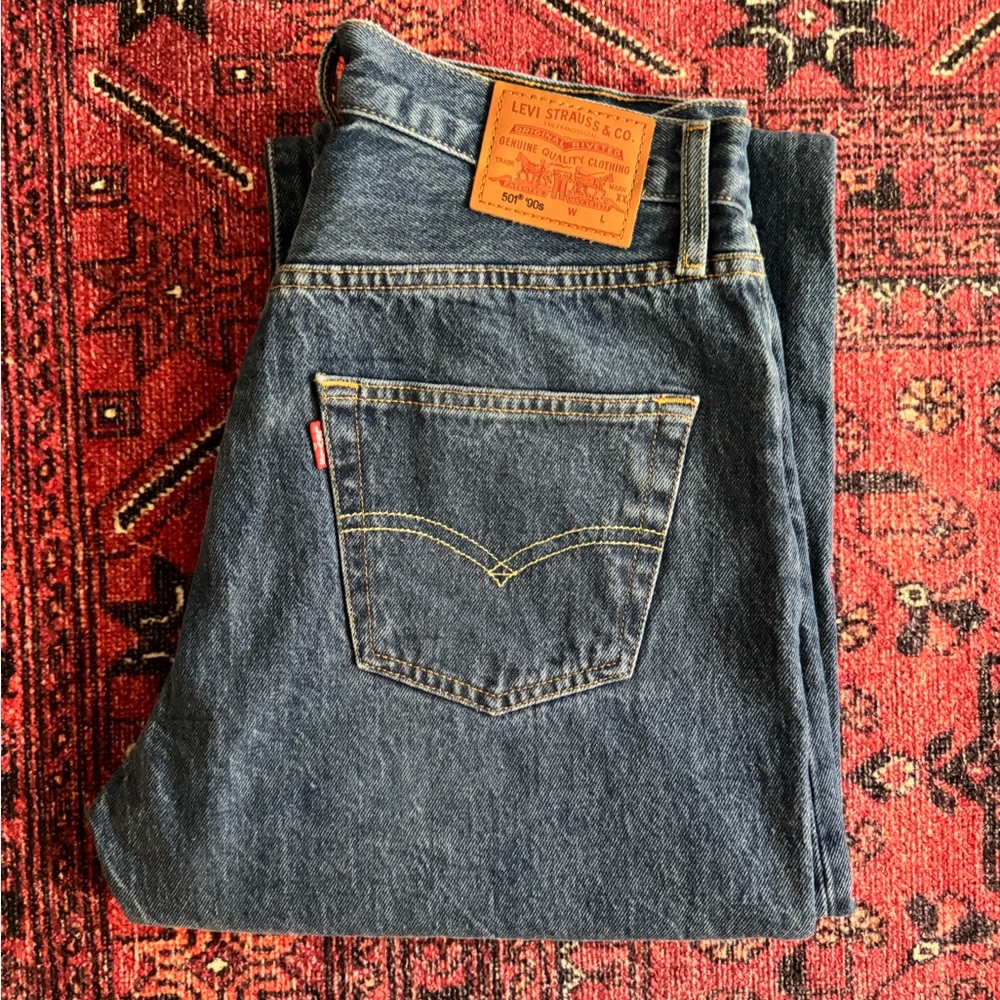 Levi's 501 90s jeans in medium wash